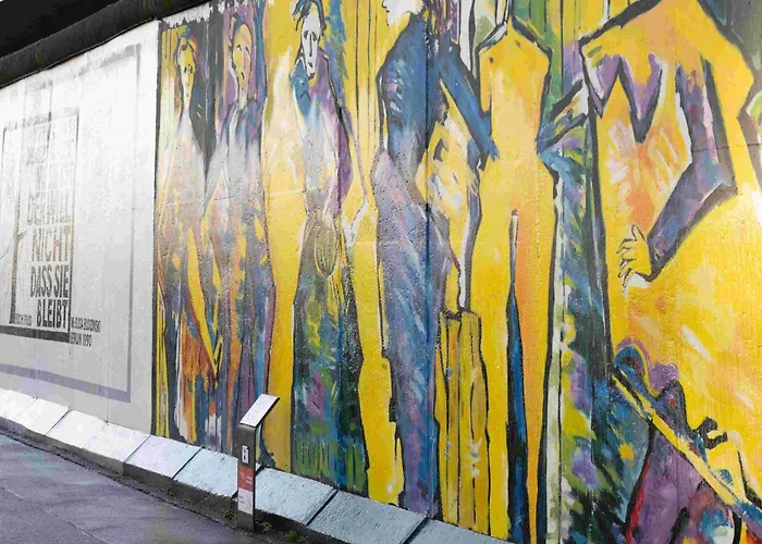 Locke At East Side Gallery Berlin